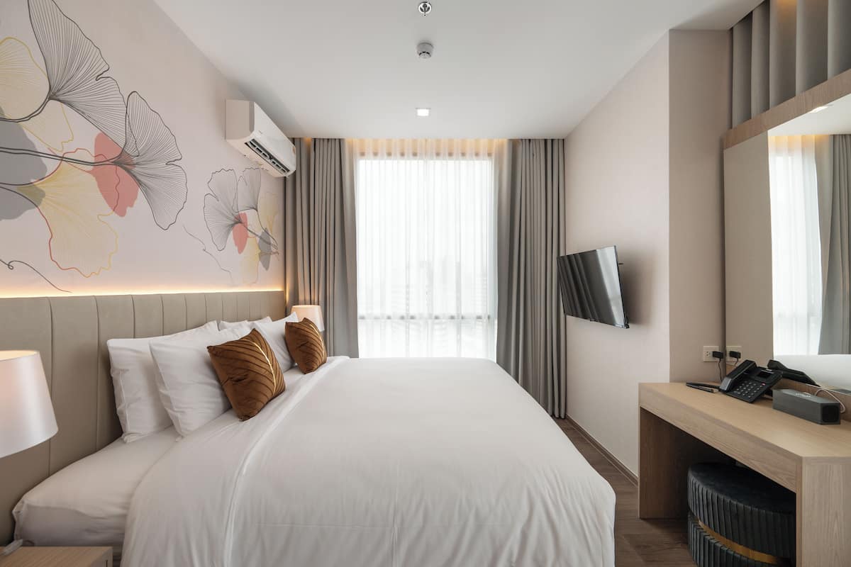 Family Room | In-room safe, desk, free WiFi, bed sheets