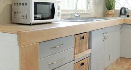 Coastal Home in Tamarin – A/C, Wi-Fi, Walk to Everything