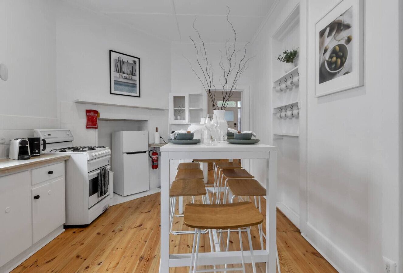 ثلاجة، ميكروويف، فرن، موقد طهي مسطح