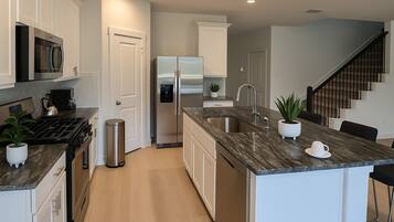 Kühlschrank, Mikrowelle, Geschirrspüler