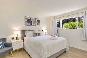 4 bedrooms, iron/ironing board, free WiFi, bed sheets