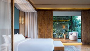 Suíte com design assinado | Roupas de cama premium, edredons de pluma, frigobar