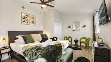 4 habitaciones, tabla de planchar con plancha, wifi y ropa de cama