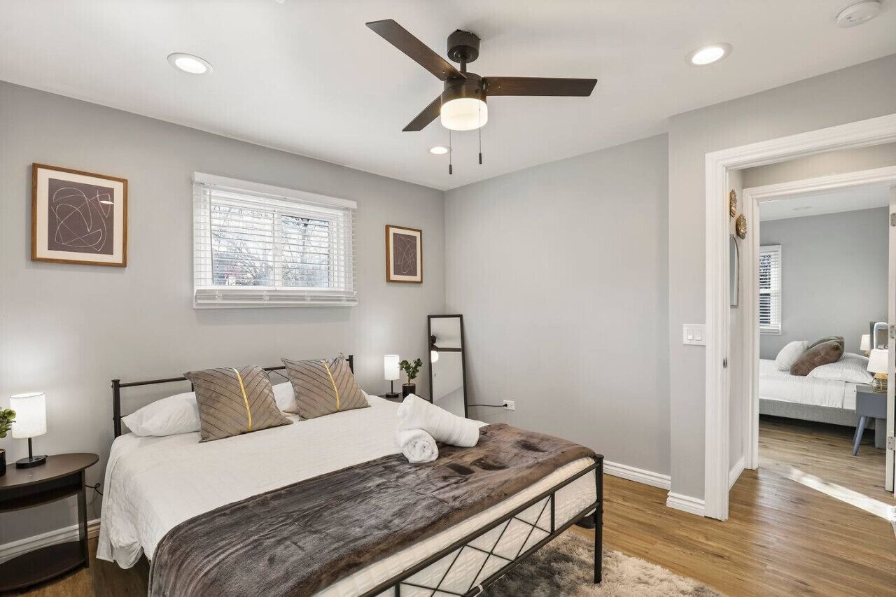 4 habitaciones, tabla de planchar con plancha, wifi y ropa de cama 