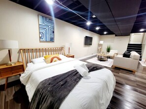 4 habitaciones, escritorio, tabla de planchar con plancha y wifi 