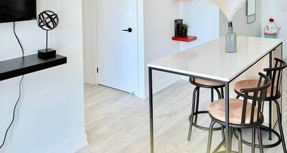 Modern 1BR Condo in Port Credit â Steps to Lake
