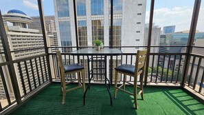 Outdoor dining - Cozy City Retreat-Balcony+Views (Atlanta)
