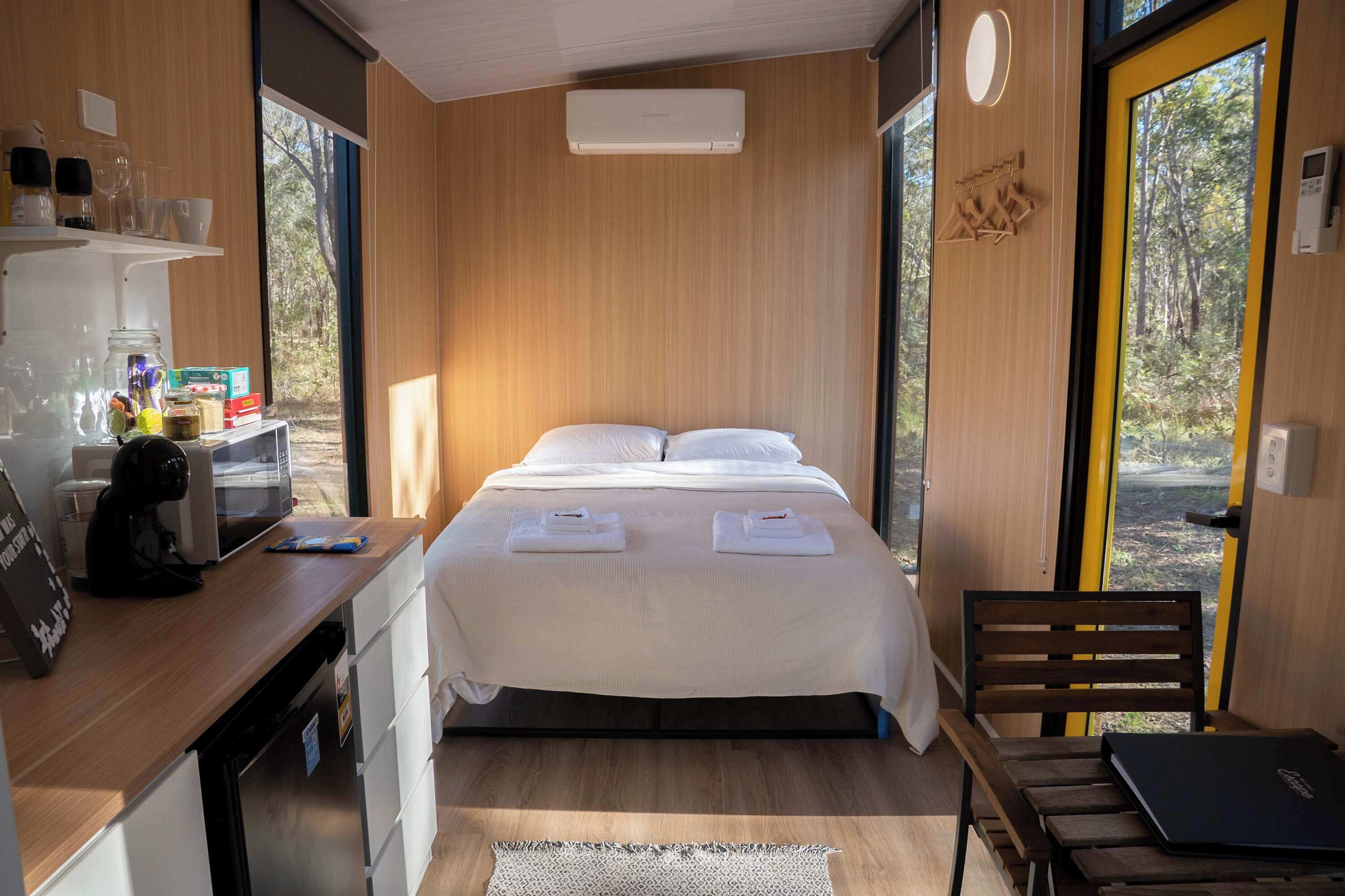 1 bedroom, bed sheets