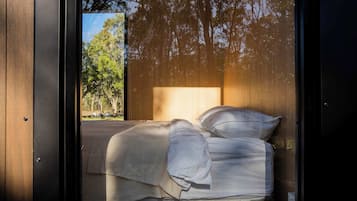 1 bedroom, bed sheets