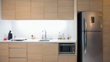 Room, Mountain View | Private kitchen | Electric kettle