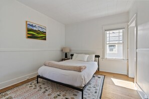 4 bedrooms, desk, iron/ironing board, travel cot