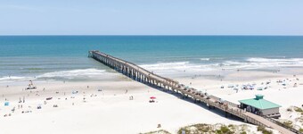 Waterfront Getaway • Fall Mornings & Scenic Views