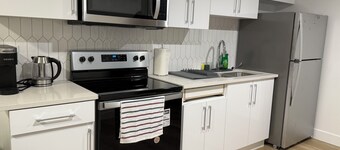 Amazing 2-bedroom house with WiFi in Edmonton