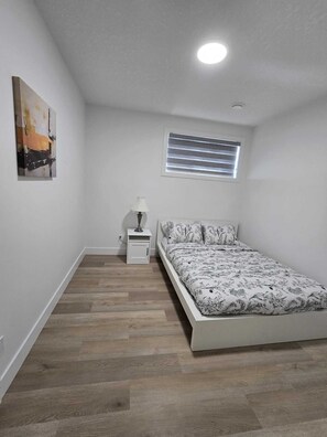 2 makuuhuonetta, silitysrauta/-lauta, ilmainen Wi-Fi, vuodevaatteet