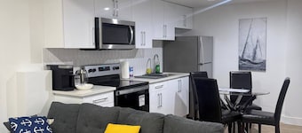 Amazing 2-bedroom house with WiFi in Edmonton