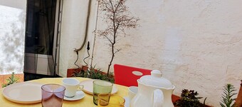 Alhambrita. Cool and quiet house with wifi to disconnect.