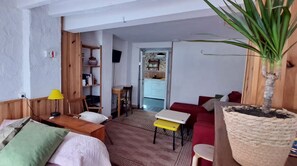 1 chambre, fer et planche à repasser, Wi-Fi, draps fournis