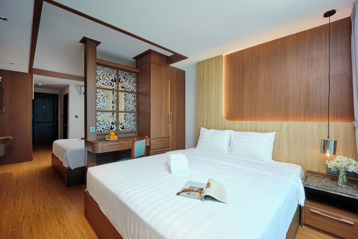 Desk, free WiFi, bed sheets