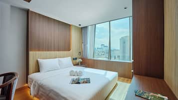 Deluxe tweepersoonskamer, uitzicht op stad | Een bureau, gratis wifi, beddengoed