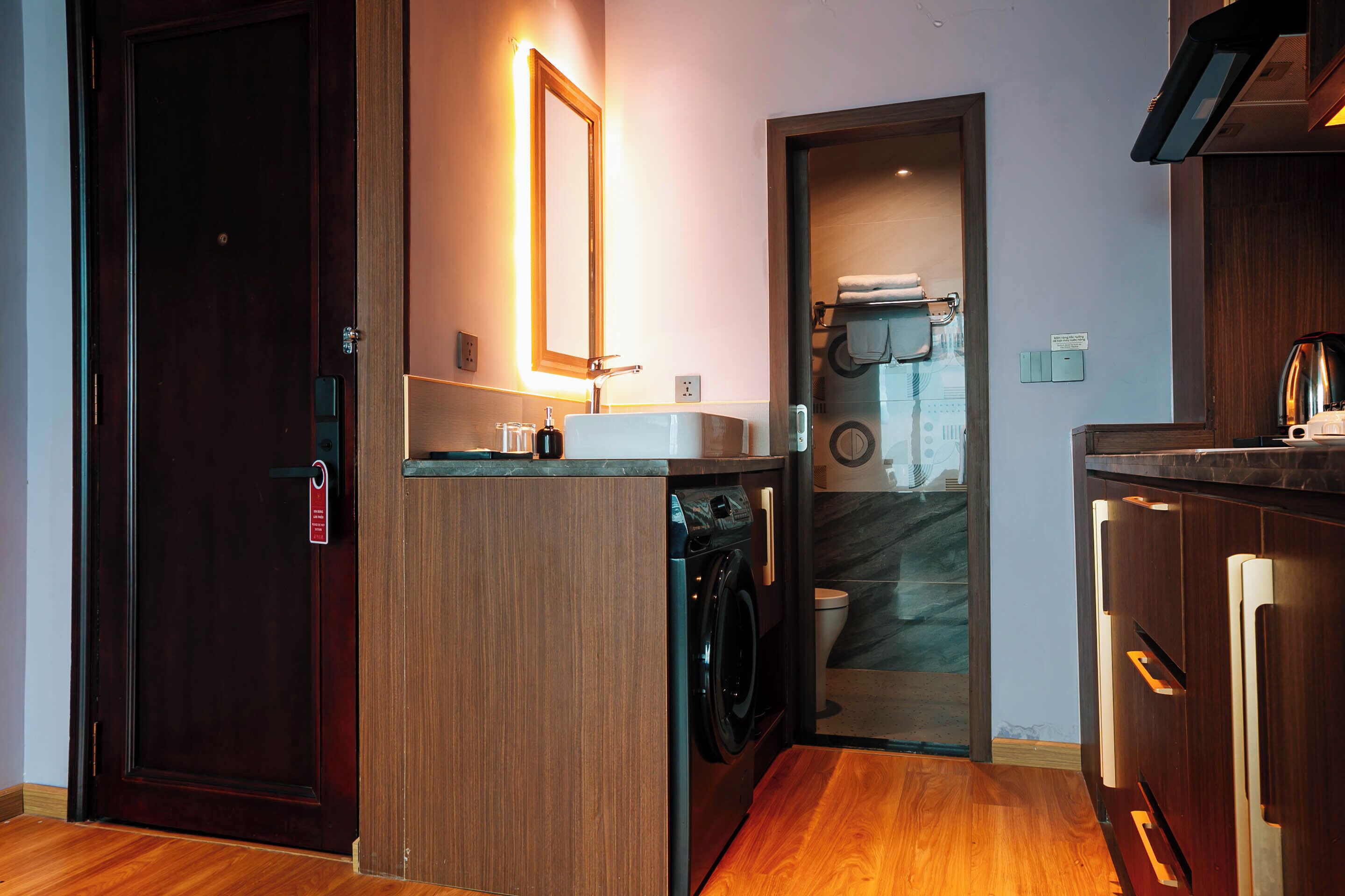 Suite estándar, 2 habitaciones, vista a la ciudad | Escritorio, wifi gratis y ropa de cama 