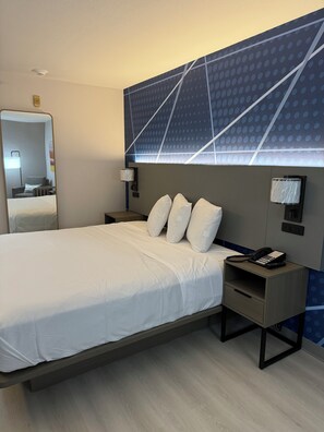 1 bedroom, WiFi, bed sheets - Brand New Modern Bedroom with AC, TV & WiFi in Chicago Near Wind Creek Casino (Harvey)