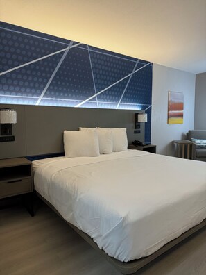 1 bedroom, WiFi, bed sheets - Brand New Modern Bedroom with AC, TV & WiFi in Chicago Near Wind Creek Casino (Harvey)