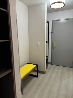 Spa - Brand New Modern Bedroom with AC, TV & WiFi in Chicago Near Wind Creek Casino (Harvey)