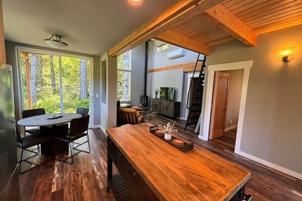 Dining - Cargo Cove! New, shipping container by the sea! (Cloverdale)