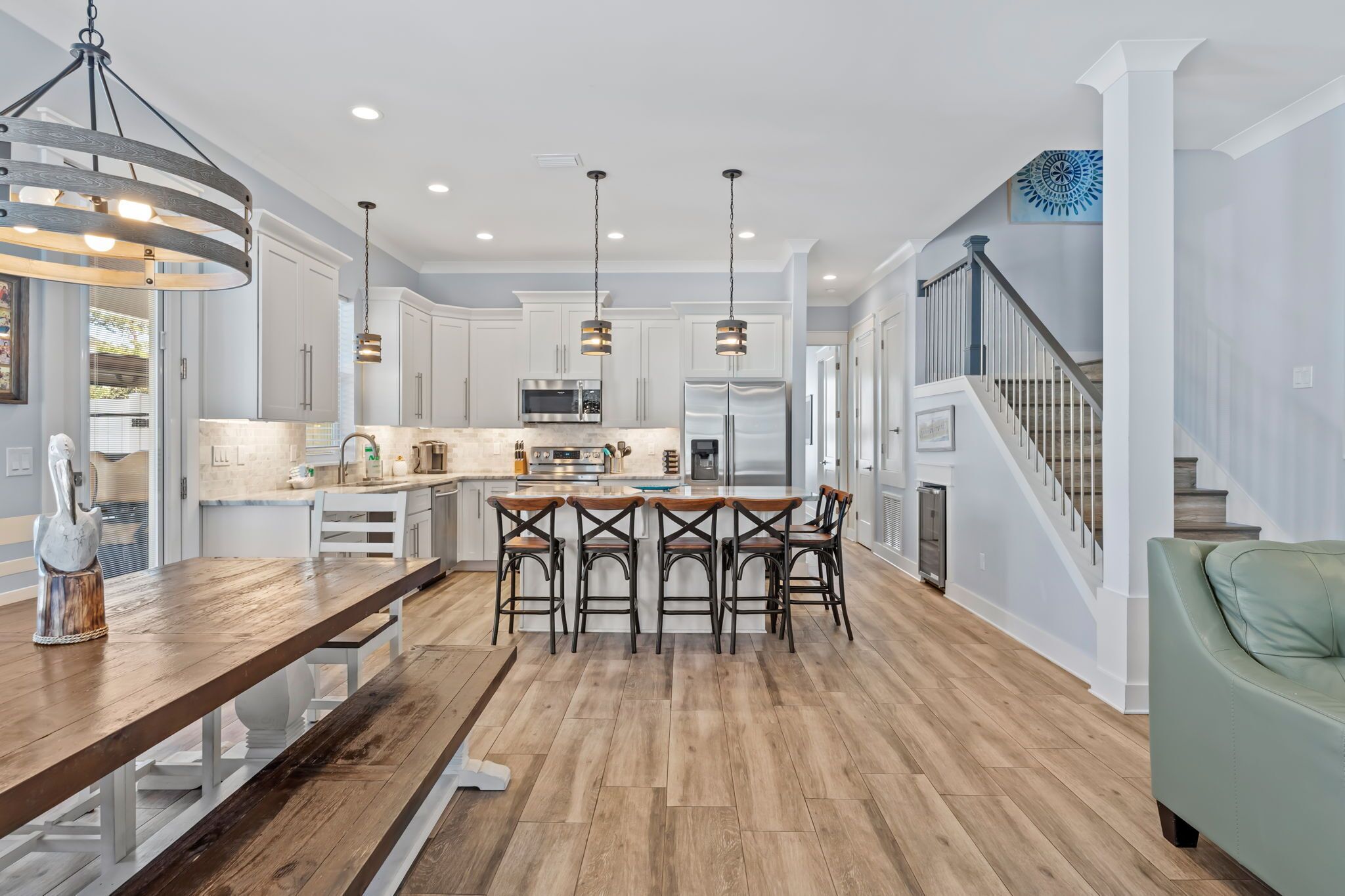 ثلاجة، ميكروويف، فرن، موقد طهي مسطح