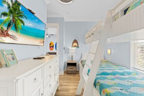 6 quartos, ferros/tábuas de passar roupa, Wi-Fi, roupa de cama