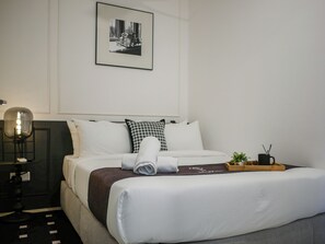 Elegance 2 Bedroom | Iron/ironing board, free WiFi - 22 Macalisterz by Mykey (George Town)