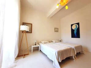 3 bedrooms, iron/ironing board, travel cot, free WiFi