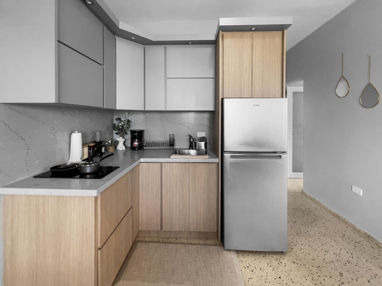 Fridge, microwave, stovetop, coffee/tea maker