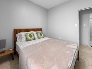 3 bedrooms, desk, travel cot, free WiFi