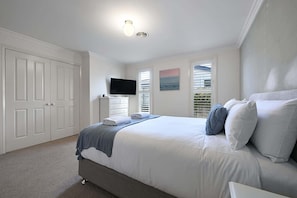 2 bedrooms, iron/ironing board, travel cot, WiFi