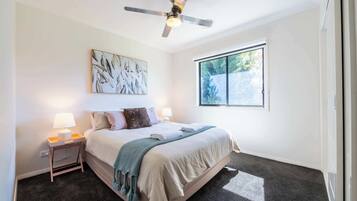 4 habitaciones, tabla de planchar con plancha, cuna de viaje y wifi