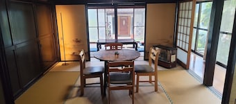 Charming Dining & Breakfast in Toei with AC, WiFi