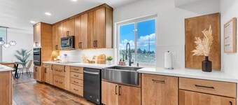 NEW Mountain View Retreat w/ Swim Spa & Mini Golf