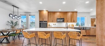 NEW Mountain View Retreat w/ Swim Spa & Mini Golf