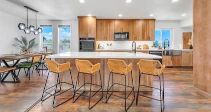 NEW Mountain View Retreat w/ Swim Spa & Mini Golf