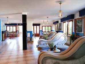 Quầy tiếp tân