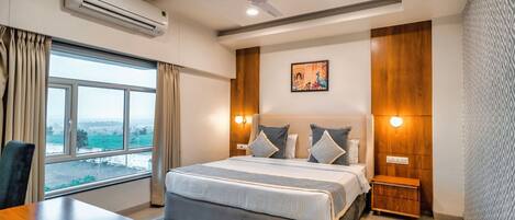 Habitació Deluxe, vistes al jardí | Escriptori, wifi gratuïta i roba de llit