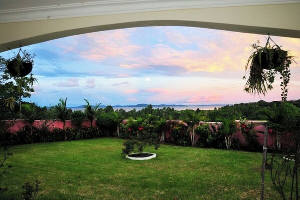 Property grounds - La Palace Bonito (Entebbe)