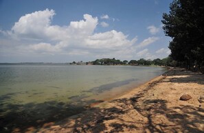 Beach - La Palace Bonito (Entebbe)
