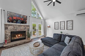 Televisión, chimenea y futbolito 