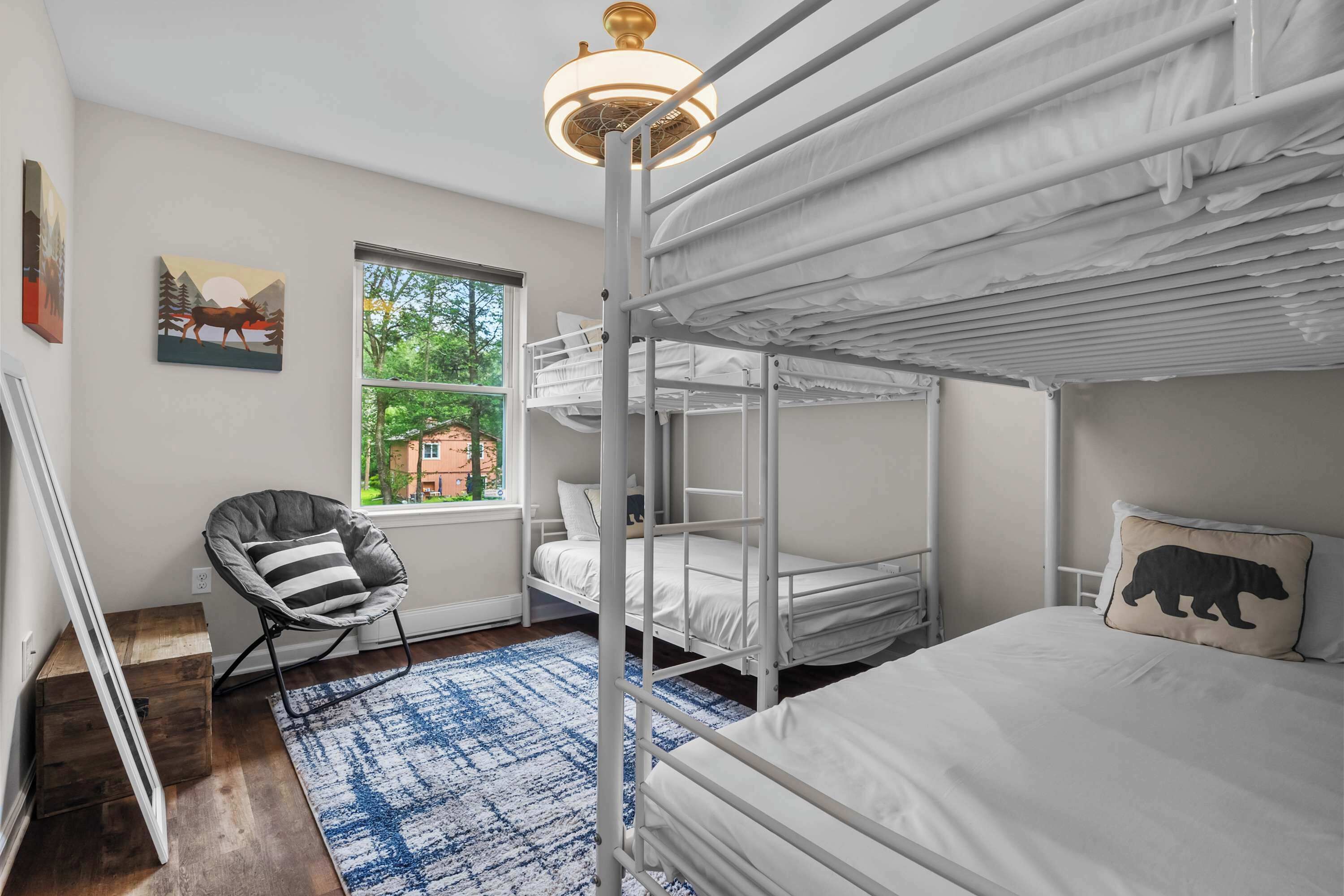 3 عدّة غرف نوم ومكواة/لوح كي وسرير سفر وواي فاي