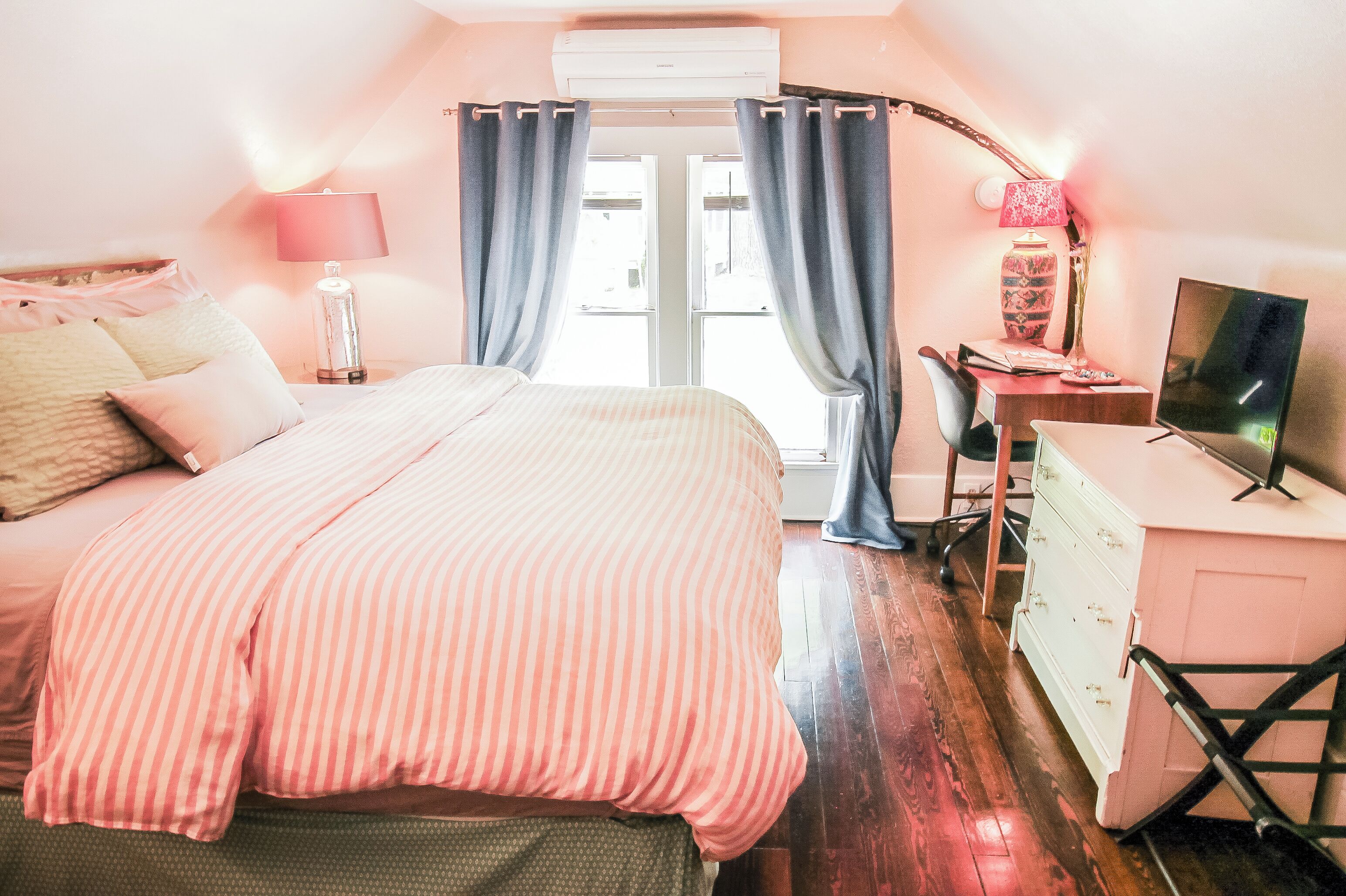 1 habitación, tabla de planchar con plancha, wifi y ropa de cama 