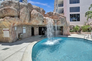 A heated pool - Cozy 2BR Condo with Resort Perks, Pools, Gym, Sauna in an Oceanfront Building 409 (Miami Beach)