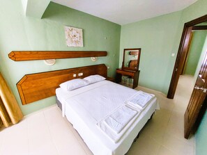 2 bedrooms, iron/ironing board, travel crib, free WiFi