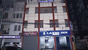 A multi-story building with a prominent Laxmi Inn sign. - Hotel Laxmi Inn (Patna)